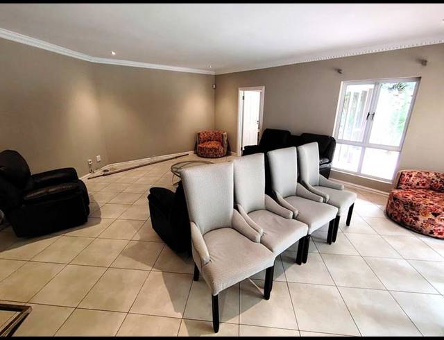 4 BEDROOM TOWNHOUSE FOR SALE IN UMHLANGA CENTRAL